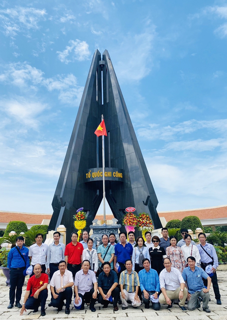 dang bo khoi co so bo xay dung vieng nghia trang liet sy rung sac