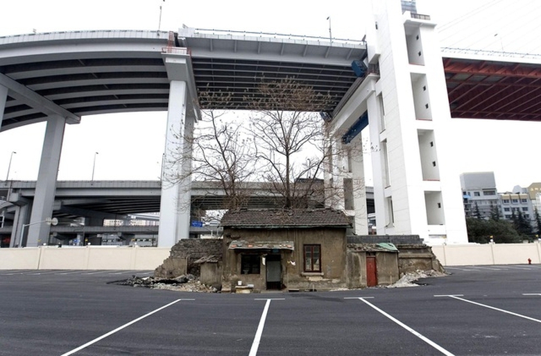 nhung ngoi nha cung dau mot minh mot kieu co tien cung kho pha