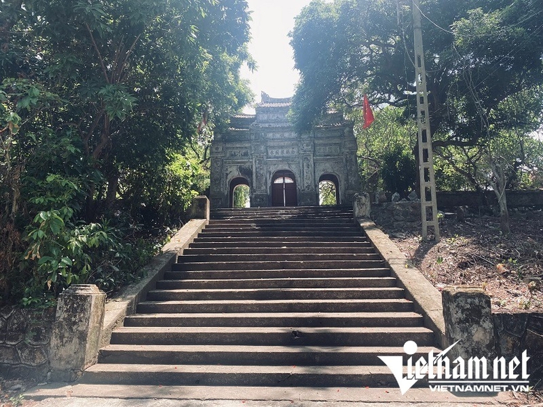 kien truc doc dao cua ngoi co tu o hue gieng nuoc trong xanh khong ai dam uong