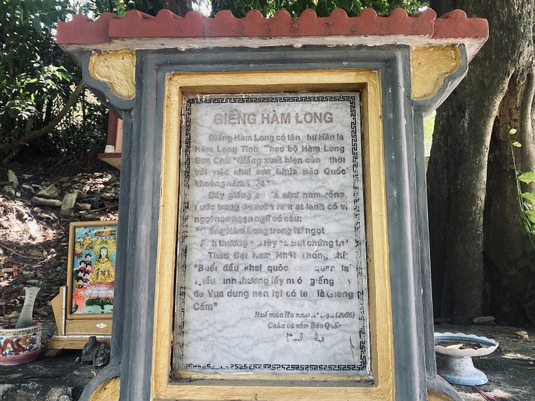 kien truc doc dao cua ngoi co tu o hue gieng nuoc trong xanh khong ai dam uong