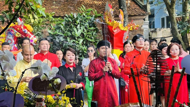 cac nghe si te tuu dang huong cung to nghe san khau
