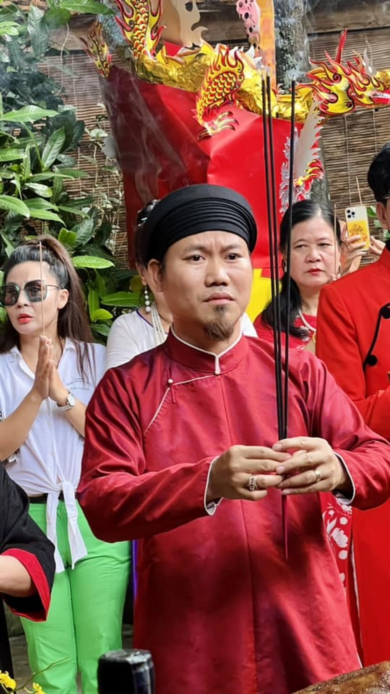 cac nghe si te tuu dang huong cung to nghe san khau