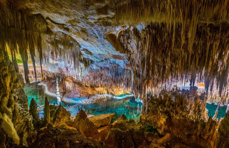 10 hang dong dep huyen ao tren the gioi