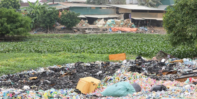 hang loat nha may o nhiem trong long thanh pho ha noi