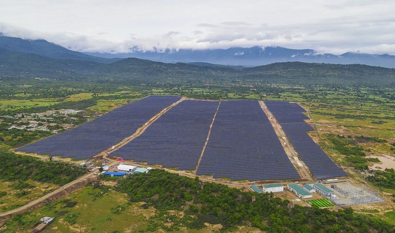 ninh thuan tap trung trien khai cac du an ve cang bien to hop dien khi dien gio ngoai khoi