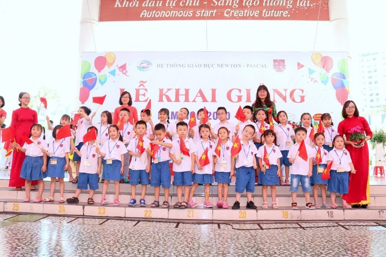vu tranh chap truong th thcs pascal hang tram phu huynh ky don de nghi giai quyet cho hon 1000 hoc sinh co cho hoc on dinh