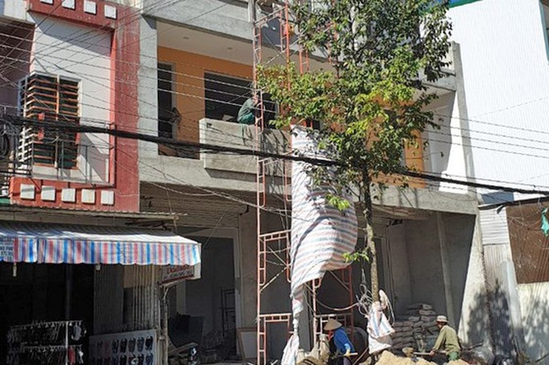 phong vien bi doa chat dau khi phan anh cong trinh sai phep