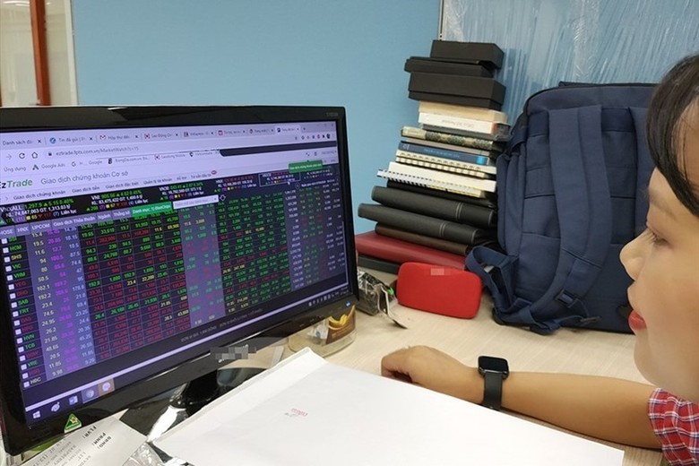 chung khoan nam giu ti trong co phieu cao don song vuot dinh 1500 diem