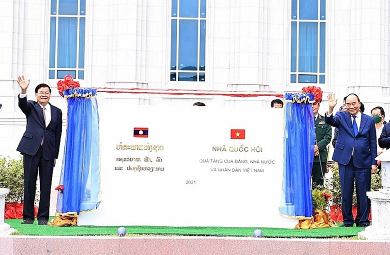 them mot bieu tuong cho moi quan he huu nghi viet lao