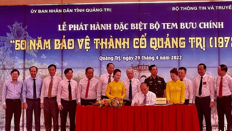 phat hanh bo tem 50 nam ba o ve tha nh co qua ng tri