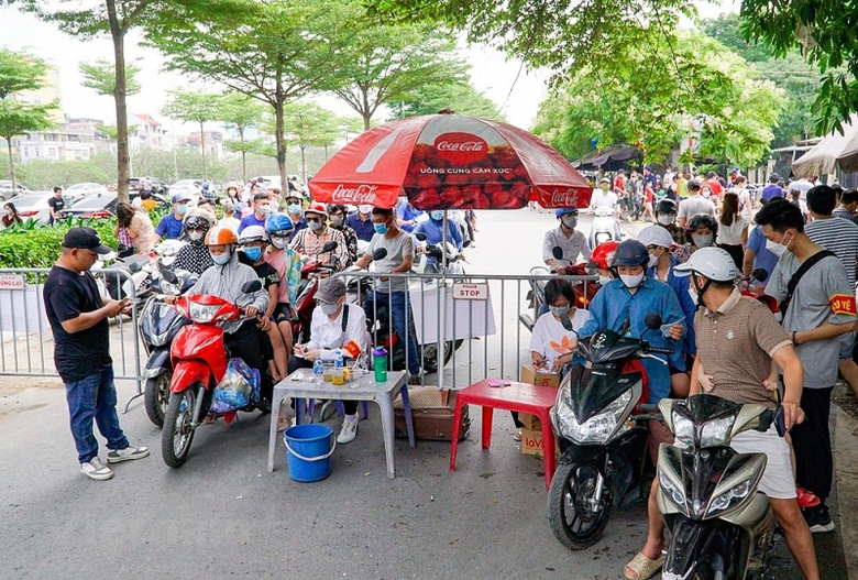ha noi cong vien thu le chat kin nguoi trong ngay dau nghi le 304