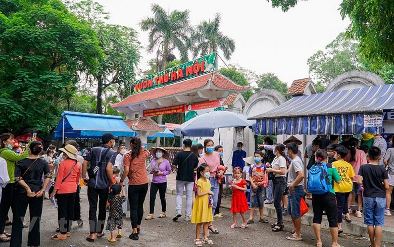 ha noi cong vien thu le chat kin nguoi trong ngay dau nghi le 304