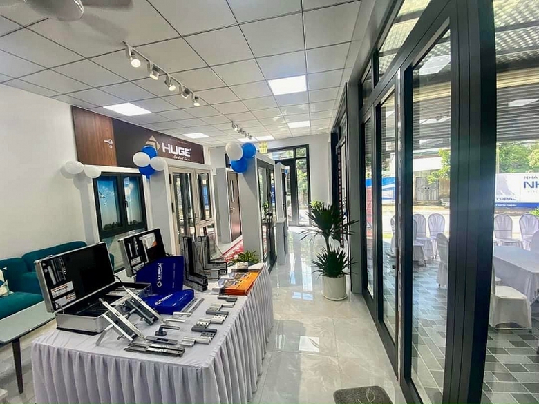tap doan austdoor tiep tuc khai truong showroom nhom topal moi