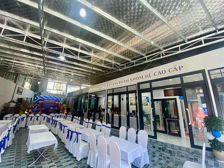 tap doan austdoor tiep tuc khai truong showroom nhom topal moi