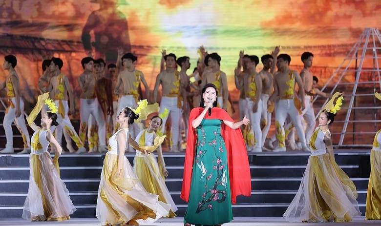 sau thanh hoa va da nang sun group mang le hoi carnival da sac mau cap ben hoa binh