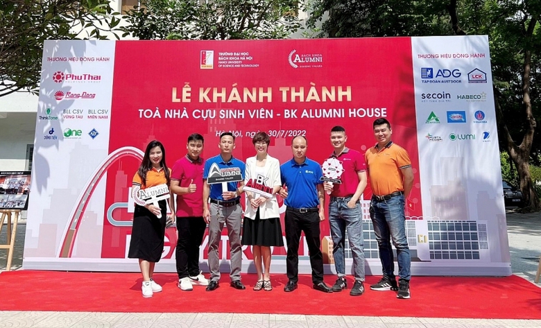 tap doan austdoor thuong hieu dong hanh cung dai hoc bach khoa ha noi