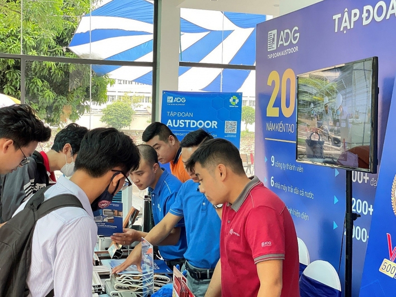 tap doan austdoor thuong hieu dong hanh cung dai hoc bach khoa ha noi