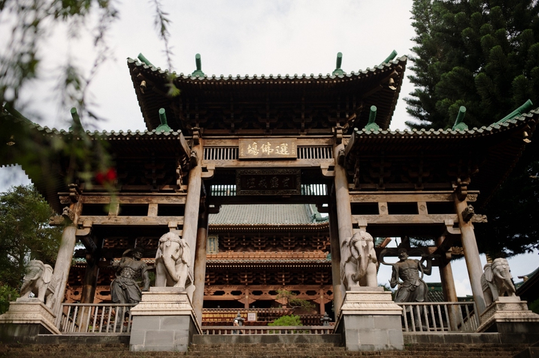 ngoi chua kien truc doc dao khuon vien xanh mat noi tieng nhat gia lai