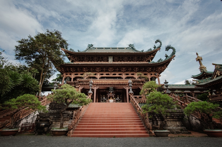 ngoi chua kien truc doc dao khuon vien xanh mat noi tieng nhat gia lai