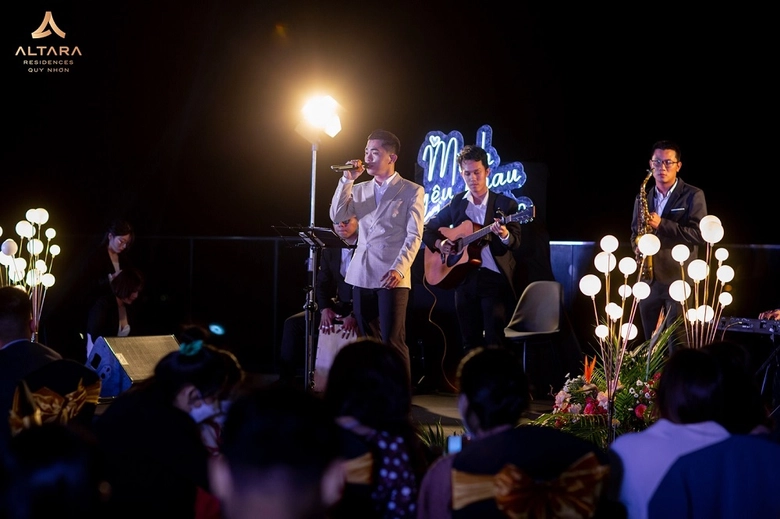 ngap tran cam xuc trong dem nhac minh yeu nhau tu kiep nao