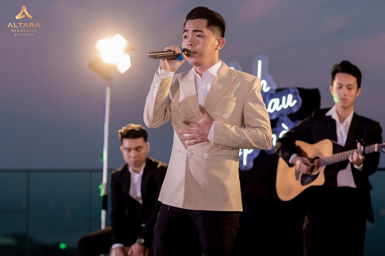 ngap tran cam xuc trong dem nhac minh yeu nhau tu kiep nao
