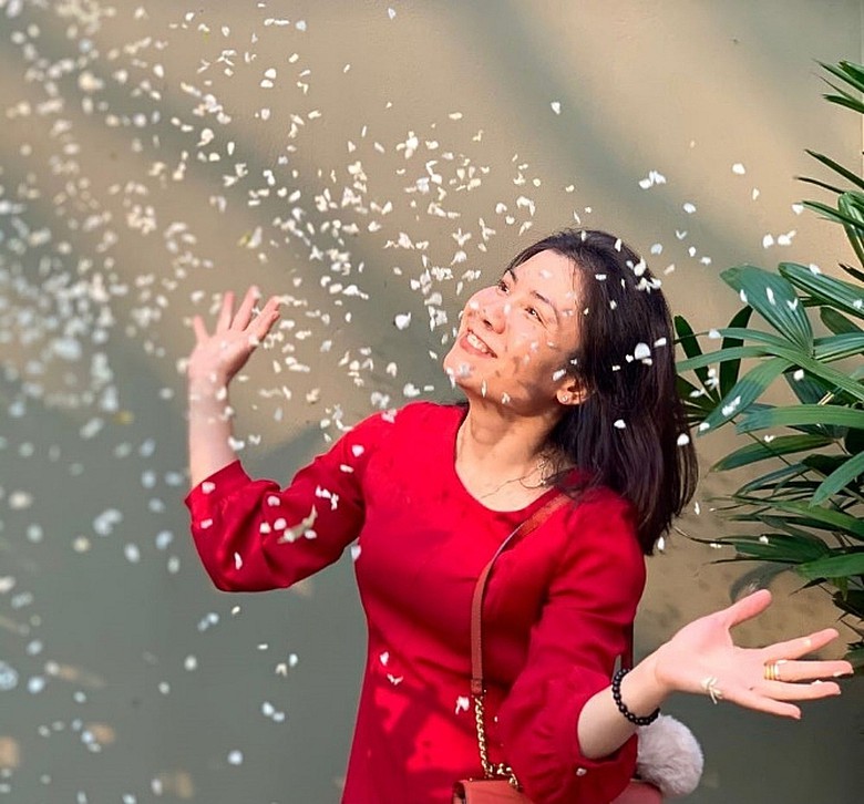 Hà Nội bất chợt đón màu trắng muốt hoa sưa
