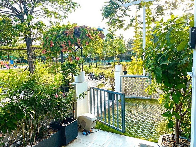 vuon cay trong biet thu 200 m2 cua trinh kim chi