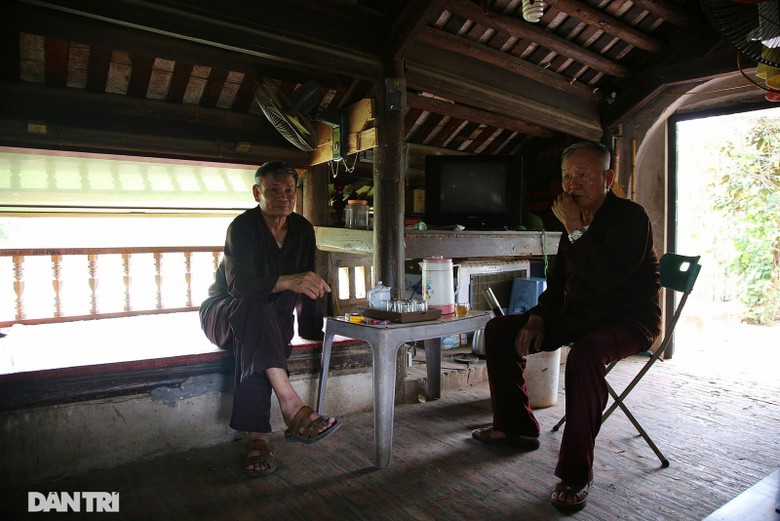 doc la cay cau co hinh thuyen nan up nguoc o ha noi