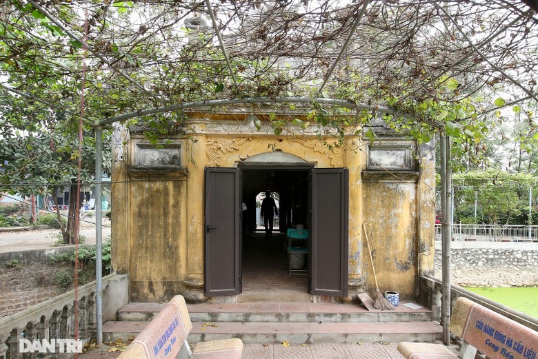 doc la cay cau co hinh thuyen nan up nguoc o ha noi