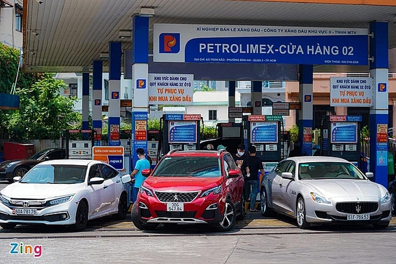 vi sao gia xang lien tuc tang manh nhung giam lai nho giot