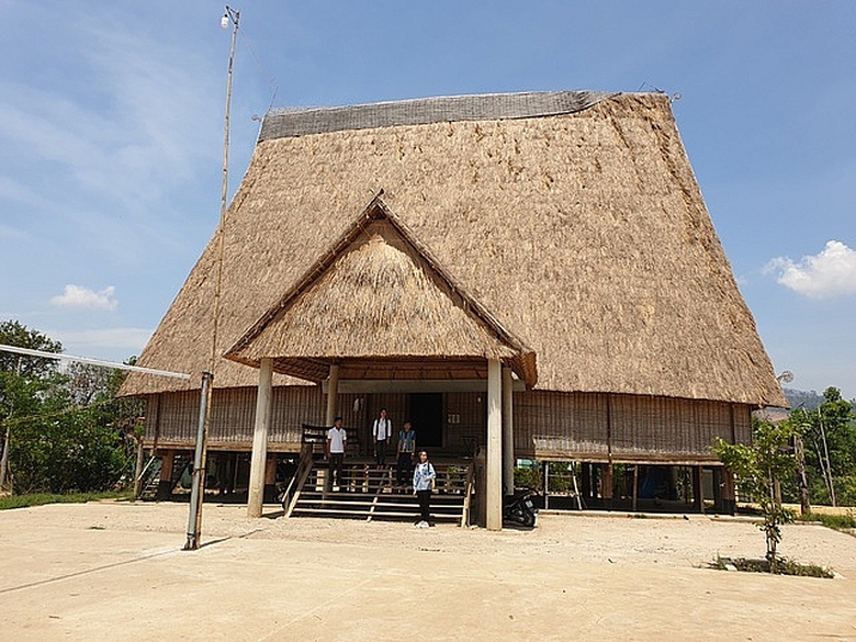 chiem nguong nha rong lon nhat tay nguyen