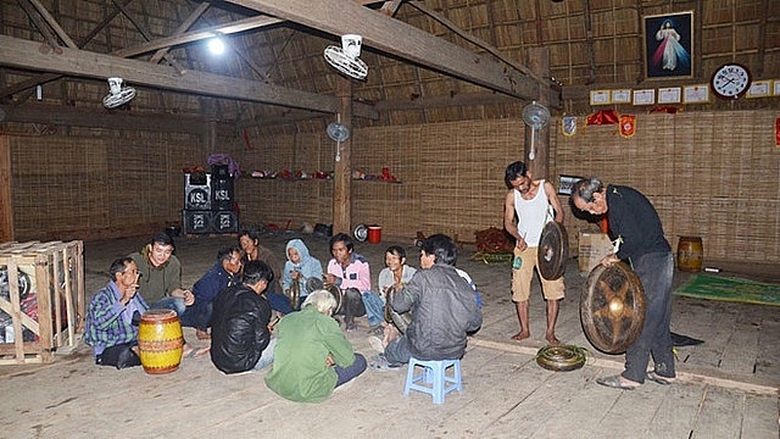 chiem nguong nha rong lon nhat tay nguyen