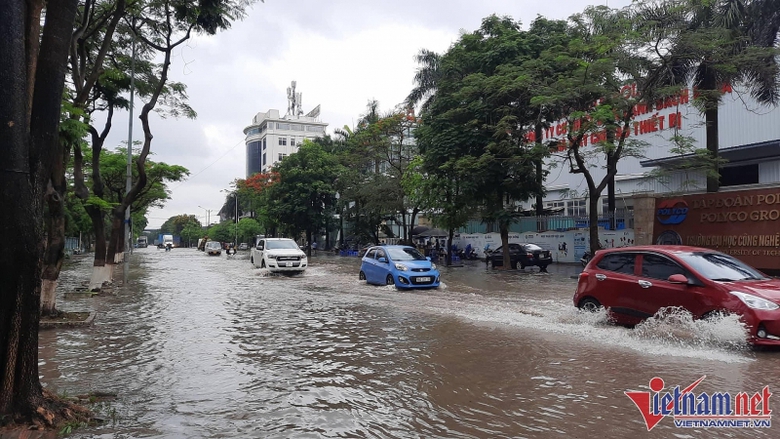 duong ha noi ngap khap nga sau tran mua nhu trut nuoc