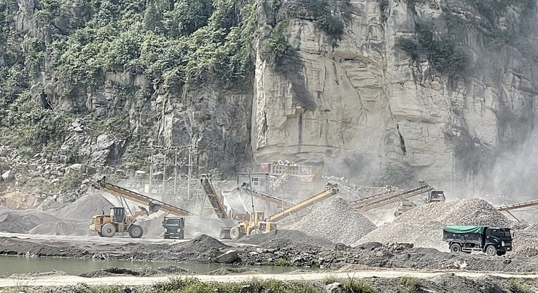 ninh binh xu phat nhieu mo da o nho quan