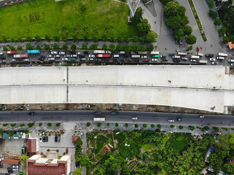 ha noi gap rut thi cong duong vanh dai 3 tren cao truoc ngay thong xe