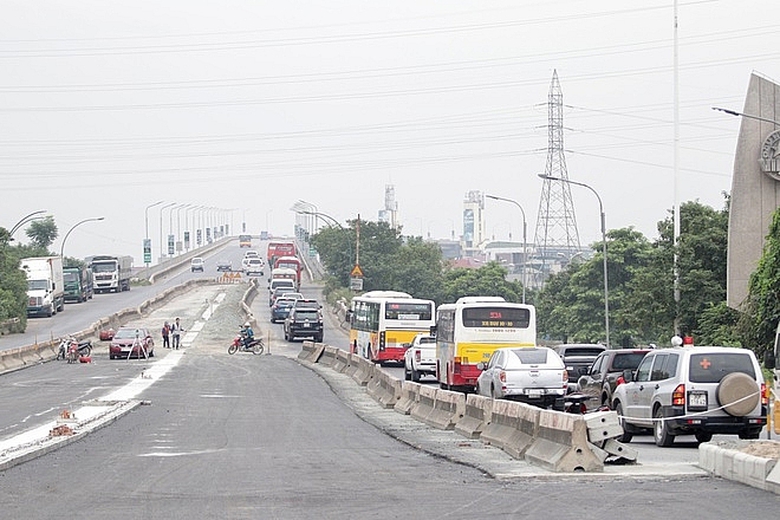 ha noi gap rut thi cong duong vanh dai 3 tren cao truoc ngay thong xe