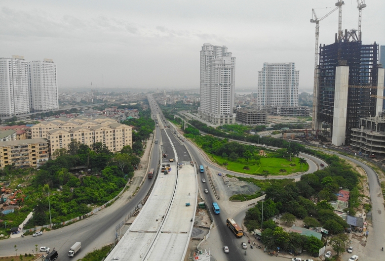 ha noi gap rut thi cong duong vanh dai 3 tren cao truoc ngay thong xe