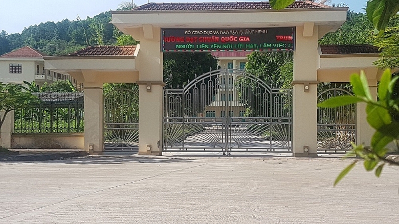 tien yen quang ninh truong trung hoc pho thong nguyen trai chat vat chieu sinh