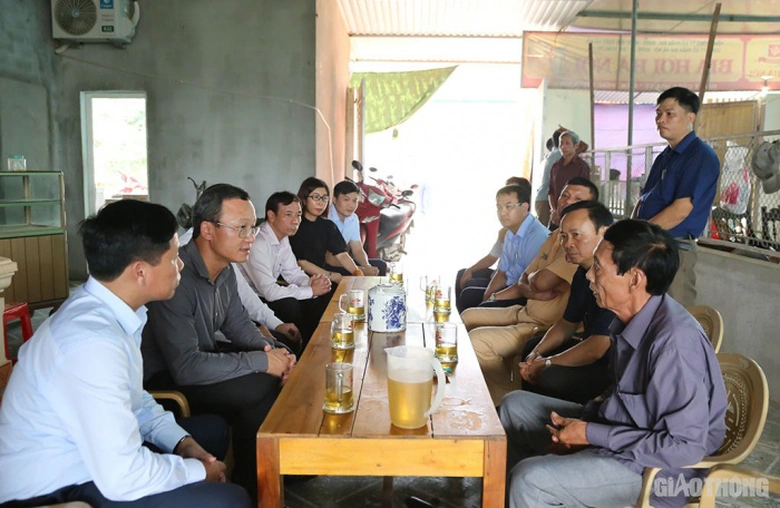 Vụ tai nạn 5 người chết ở Nghệ An: X&eacute; l&ograve;ng cảnh bố gi&agrave;, con thơ v&aacute;i tạ - 3