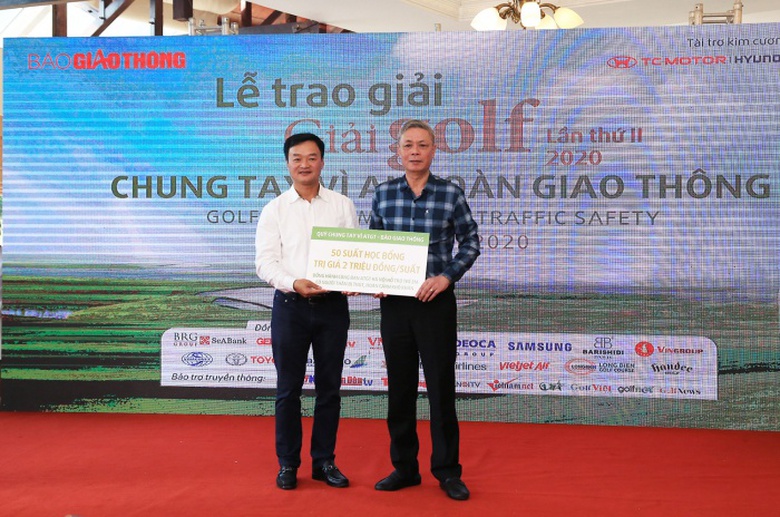 Golfer Ho&agrave;ng Qu&acirc;n v&ocirc; địch Giải golf Chung tay v&igrave; ATGT 2020- Ảnh 8.