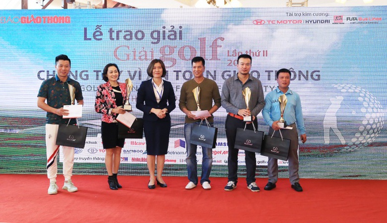 Golfer Ho&agrave;ng Qu&acirc;n v&ocirc; địch Giải golf Chung tay v&igrave; ATGT 2020- Ảnh 9.