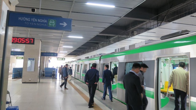 Trước ng&agrave;y ch&iacute;nh thức vận h&agrave;nh thử, theo đề cương được ph&ecirc; duyệt, tổng thầu chạy thử đo&agrave;n t&agrave;u 8 ng&agrave;y để kiểm tra, nghiệm thu c&aacute;c hạng mục chuy&ecirc;n biệt