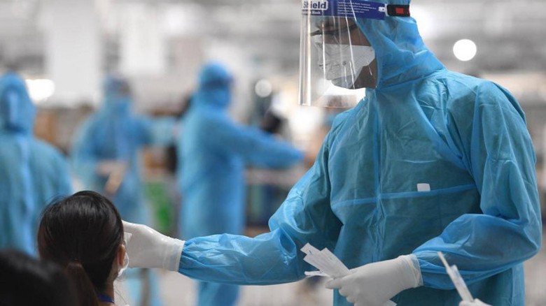 Tin tức Covid-19 ng&agrave;y 15/7: 13 nh&acirc;n vi&ecirc;n y tế ở Đồng Nai dương t&iacute;nh với SARS-CoV-2