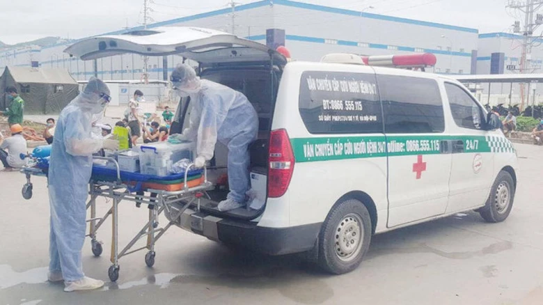 Ng&agrave;y 17/7 Sở Y tế TP.HCM y&ecirc;u cầu c&aacute;c cơ sở y tế kh&ocirc;ng để c&aacute;c trường hợp F0 lưu lại địa phương qu&aacute; 12 giờ.