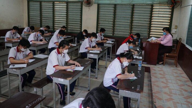 Điểm chuẩn dự kiến c&aacute;c trường đại học 2021