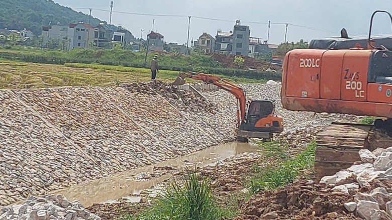 Nh&agrave; thầu thi c&ocirc;ng k&ecirc;nh ti&ecirc;u tho&aacute;t lũ Nham Biền, huyện Y&ecirc;n Dũng, Bắc Giang.