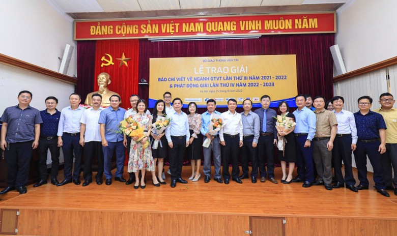 25 t&aacute;c phẩm đoạt Giải B&aacute;o ch&iacute; viết về ng&agrave;nh GTVT lần thứ III- Ảnh 4.