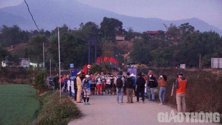 Giải Marathon v&igrave; ATGT: Những dấu ch&acirc;n tiếp bước cha anh- Ảnh 4.