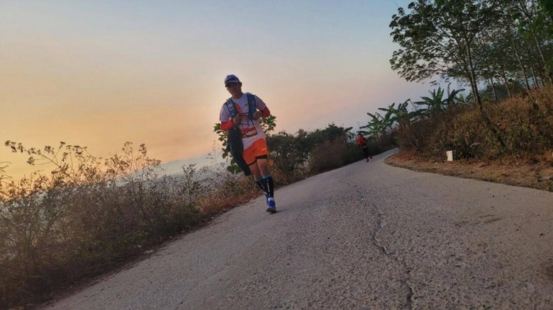 Những h&igrave;nh ảnh đẹp tr&ecirc;n đường đua THACO Marathon v&igrave; ATGT 2023 - Sa Thầy- Ảnh 4.