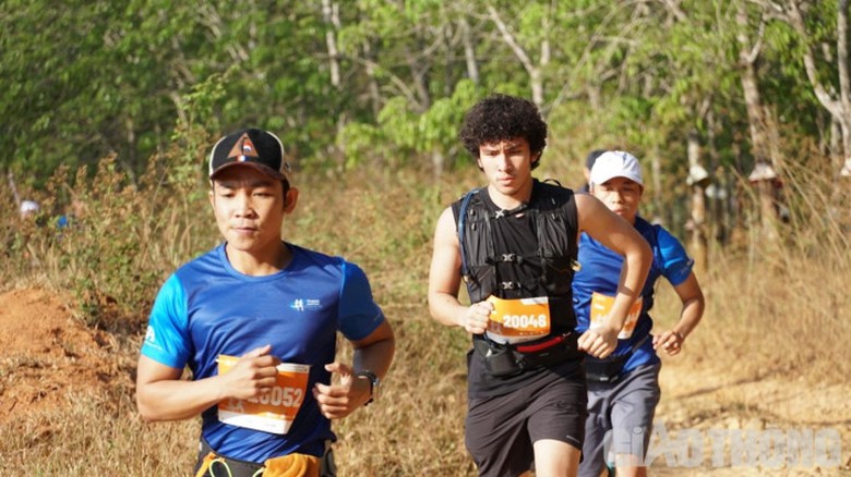 Những h&igrave;nh ảnh đẹp tr&ecirc;n đường đua THACO Marathon v&igrave; ATGT 2023 - Sa Thầy- Ảnh 9.